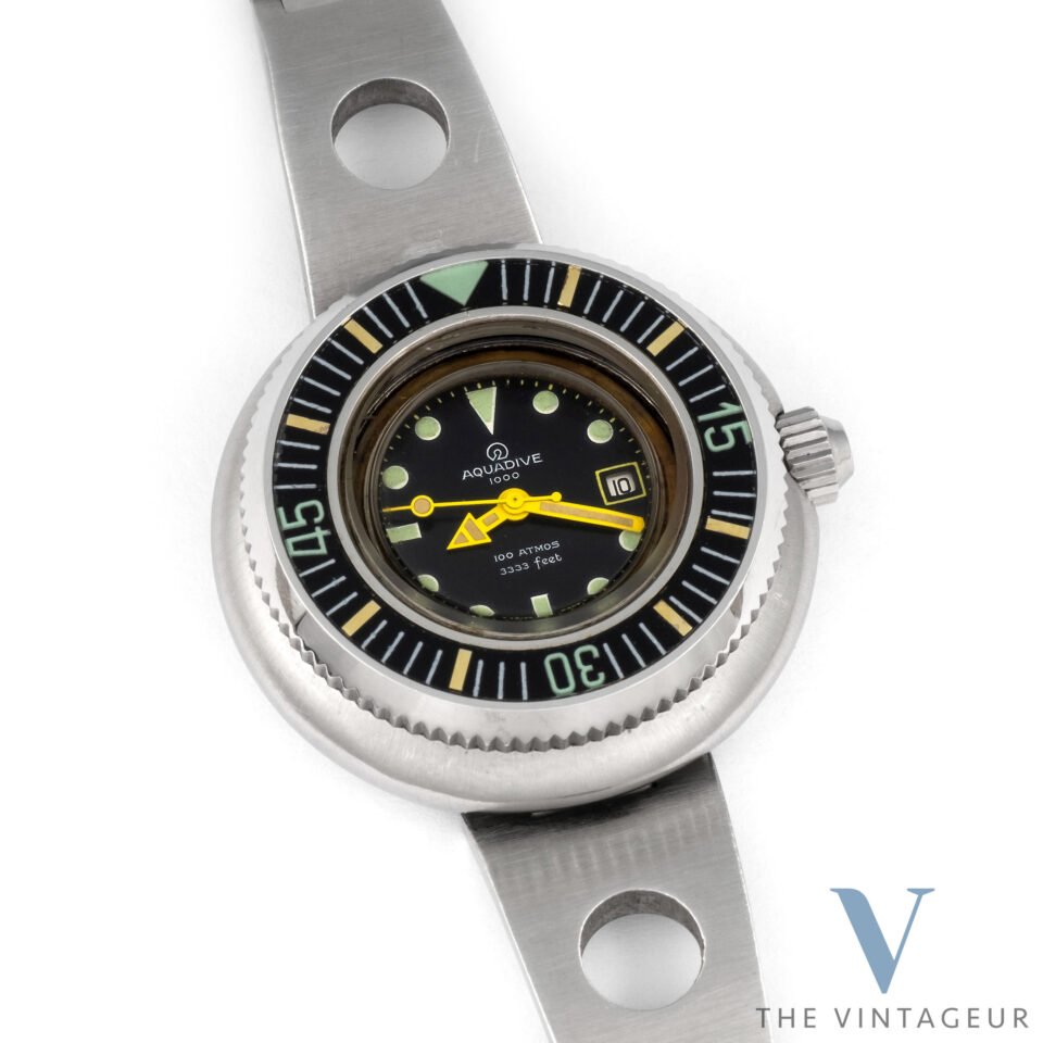 lady AQUADIVE 1000 meters flying saucer Diver
