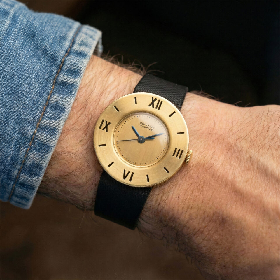 VAN CLEEF & ARPELS "UFO" CASE SOLID 18K ROSE GOLD MANUAL WIND MOVEMENT FROM 50S