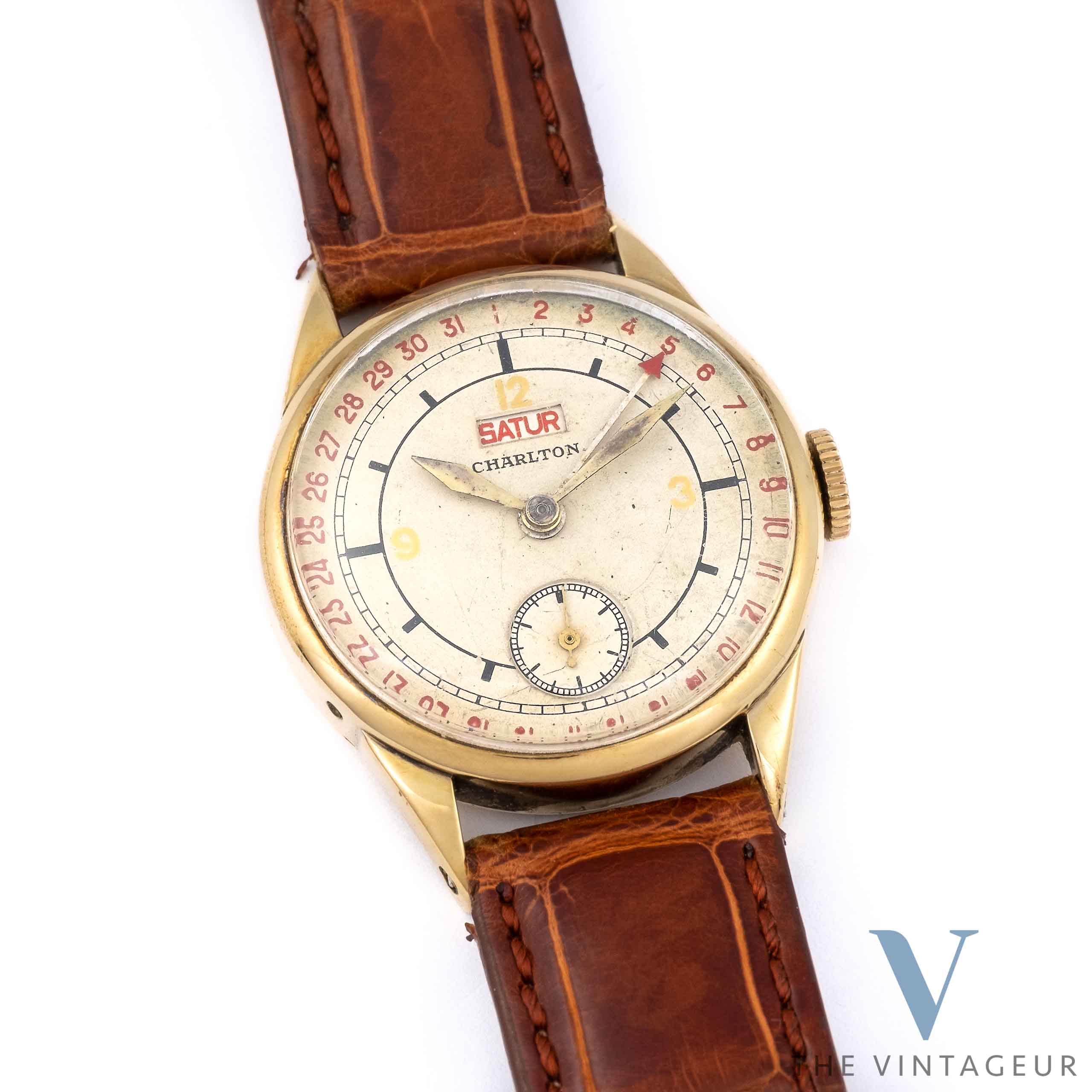 LeCoultre X Charlton "Duo Date" Ref.2701 Boîtier en or jaune 14KT Mouvement à remontage manuel LeCoultre 436 des années 40 LeCoultre X Charlton "Duo Date" Ref.2701 Boîtier en or jaune 14KT Mouvement à remontage manuel LeCoultre 436 des années 40