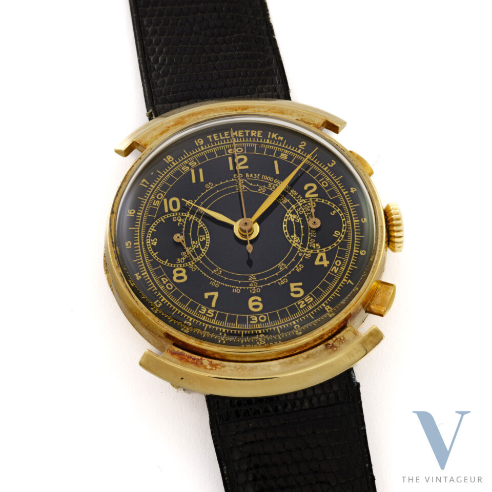 Cronografo anonimo alias "Black Hole" Cassa in oro giallo 14 carati Movimento Valjoux 222 Flyback a carica manuale dei primi anni 1950