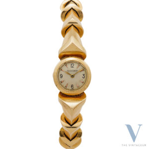 JAEGER-LECOULTRE "FOSSIL", CASE AND INTEGRATED BRACELET IN SOLID 18KT YELLOW GOLD, MANUAL-WINDING JLC 8NR (496) MOVEMENT, FROM THE 1940s