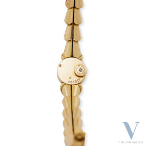 JAEGER-LECOULTRE "FOSSIL", CASE AND INTEGRATED BRACELET IN SOLID 18KT YELLOW GOLD, MANUAL-WINDING JLC 8NR (496) MOVEMENT, FROM THE 1940s