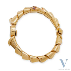 JAEGER-LECOULTRE "FOSSIL", CASE AND INTEGRATED BRACELET IN SOLID 18KT YELLOW GOLD, MANUAL-WINDING JLC 8NR (496) MOVEMENT, FROM THE 1940s