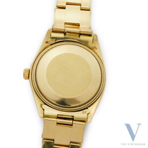 ROLEX OYSTER PERPETUAL DATE REF. 1503 “RADIAL” DIAL, FULL 14KT YELLOW GOLD CASE AND OYSTER BRACELET, IN-HOUSE SELF-WINDING MOVEMENT CAL. 1570, FROM 1970