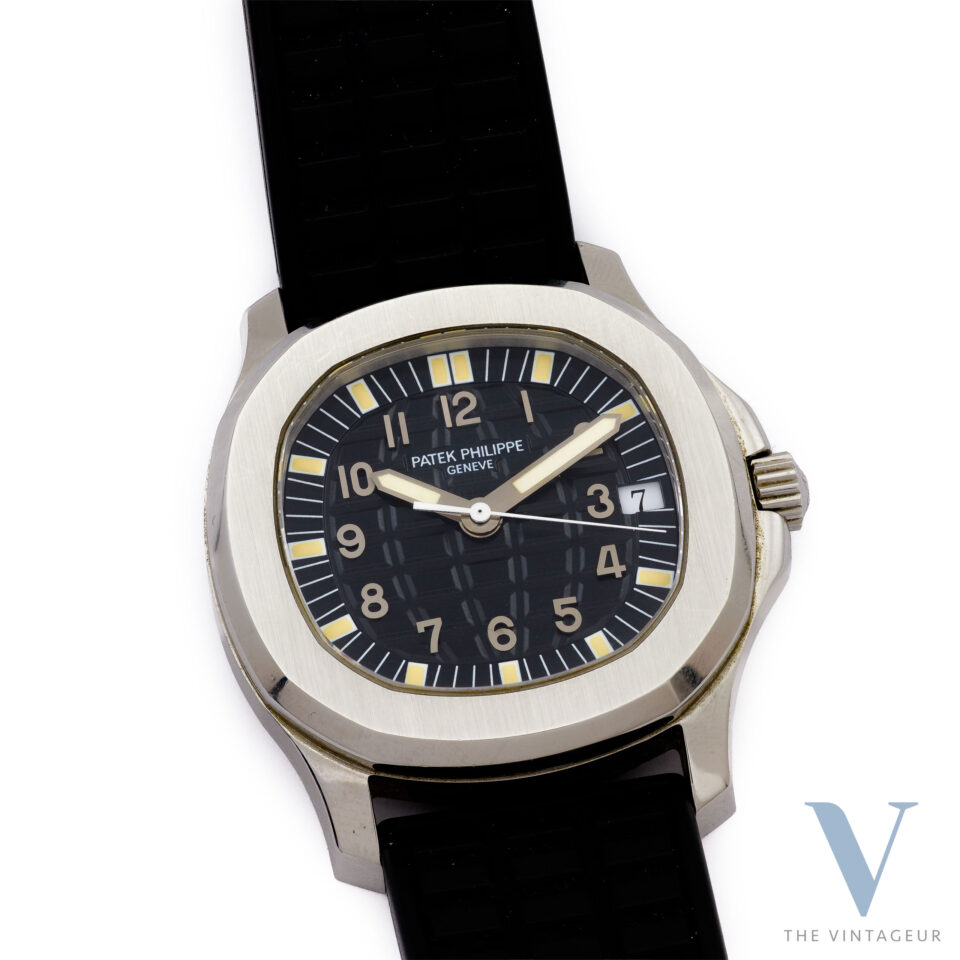 PATEK PHILIPPE AQUANAUT REF. 5060 "FIRST SERIES", BLACK DIAL, STEEL CASE, BLACK RUBBER STRAP, SELF-WINDING PP 330 SC MOVEMENT, FROM THE LATE 1990s.
