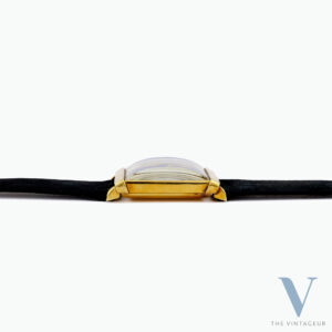 UNIVERSAL GENEVE "TRITON" REF. 10912, BLUE ENAMEL DIAL WITH EMBOSSED GOLD MINIATURE OF TRITON, SQUARE-SHAPED 18KT YELLOW GOLD CASE, HAND-WOUND UG 264 MOVEMENT, FROM THE 1940s